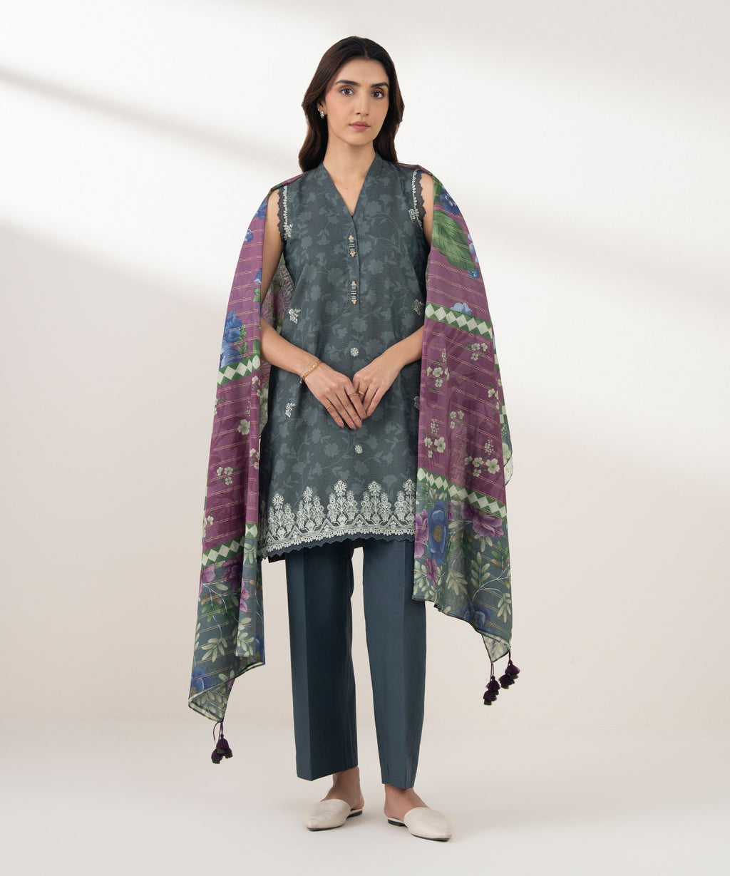 3 Piece - Embroidered Zari Lawn Suit