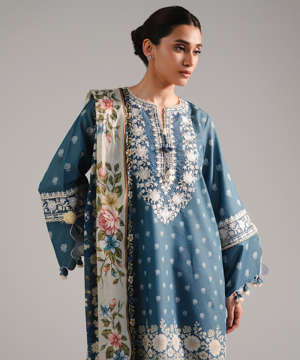 3 Piece - Embroidered Zari Lawn Suit